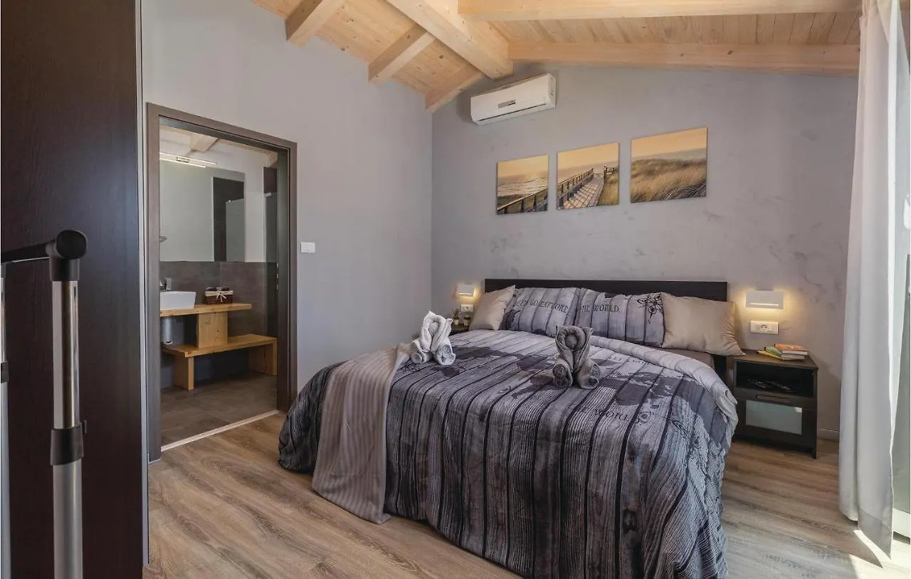Pet Friendly Home In Barban With Kitchen Holiday home
